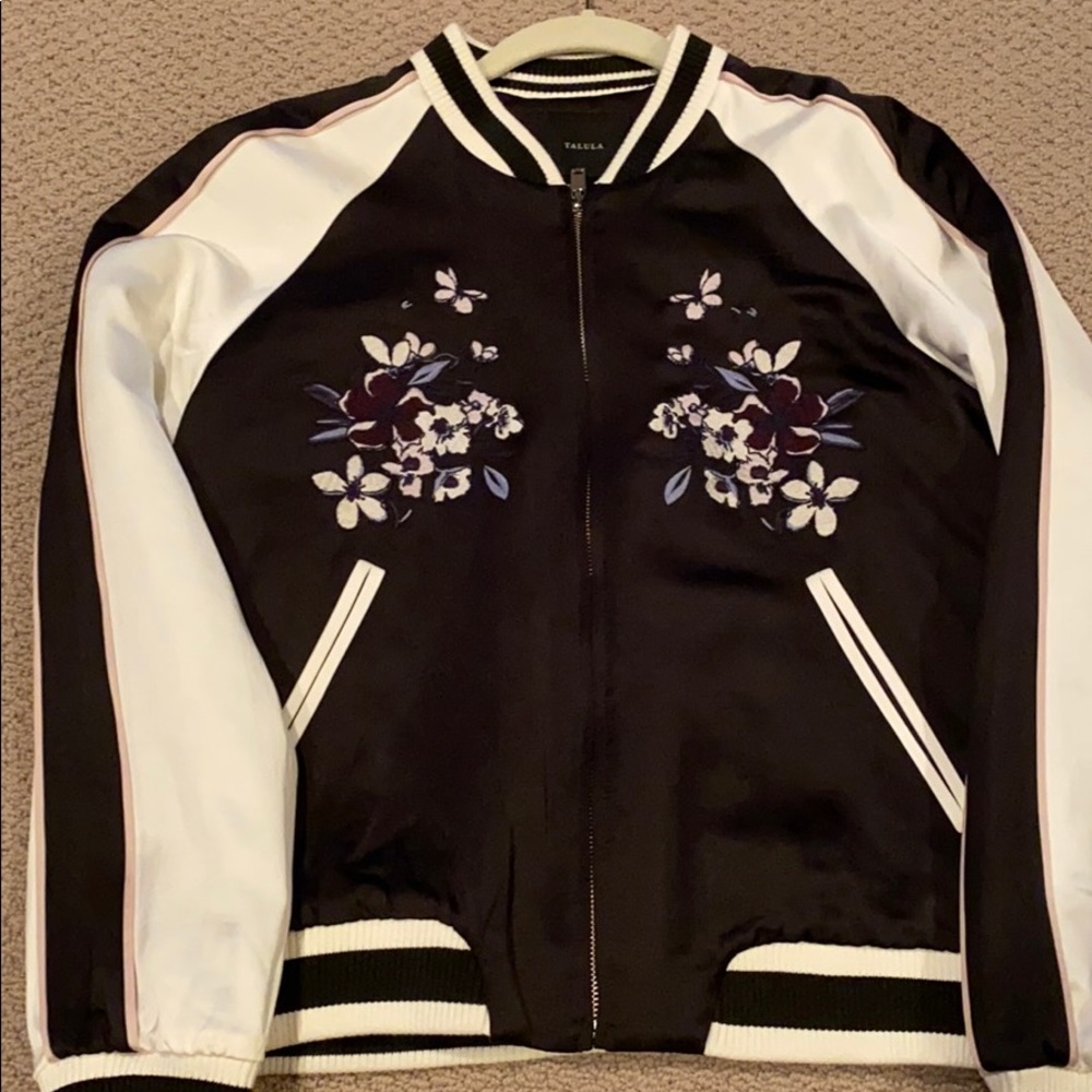 Bomber jacket w embroidered skull and flowers